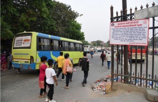 ५ वर्षपछि खुलामञ्चको बसपार्कमा लाग्यो फलामको बार 