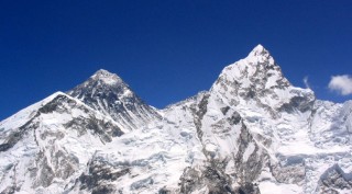 सगरमाथा आरोहणका लागि हालसम्म ६३ आरोहीले लिए अनुमति