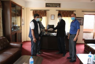 जनताको सहयोगमा अक्सिजन प्लान्ट जोड्दै भक्तपुर नगरपालिका, ख्वप अस्पताललाई जुट्यो साढे ५ करोड