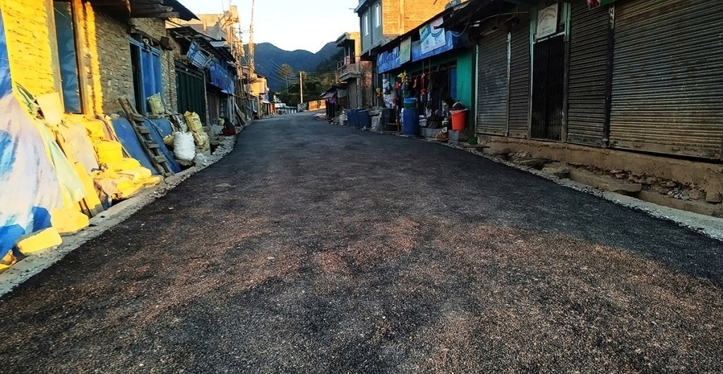 बरेङ गाउँपालिका जोड्ने सडक कालोपत्र