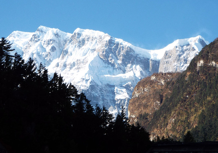 Manang_Lamjung-Himal-5a3b7d92b9e2a8.02527814.jpg