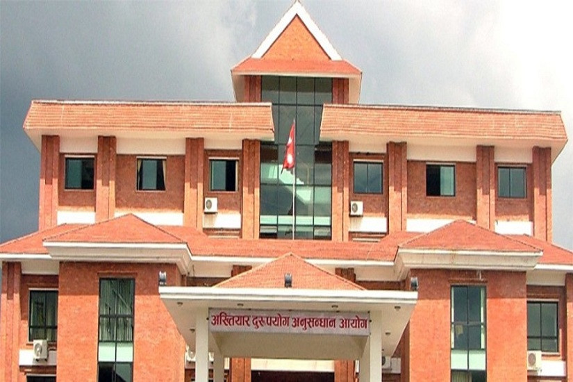 चोरलाई चाबी !