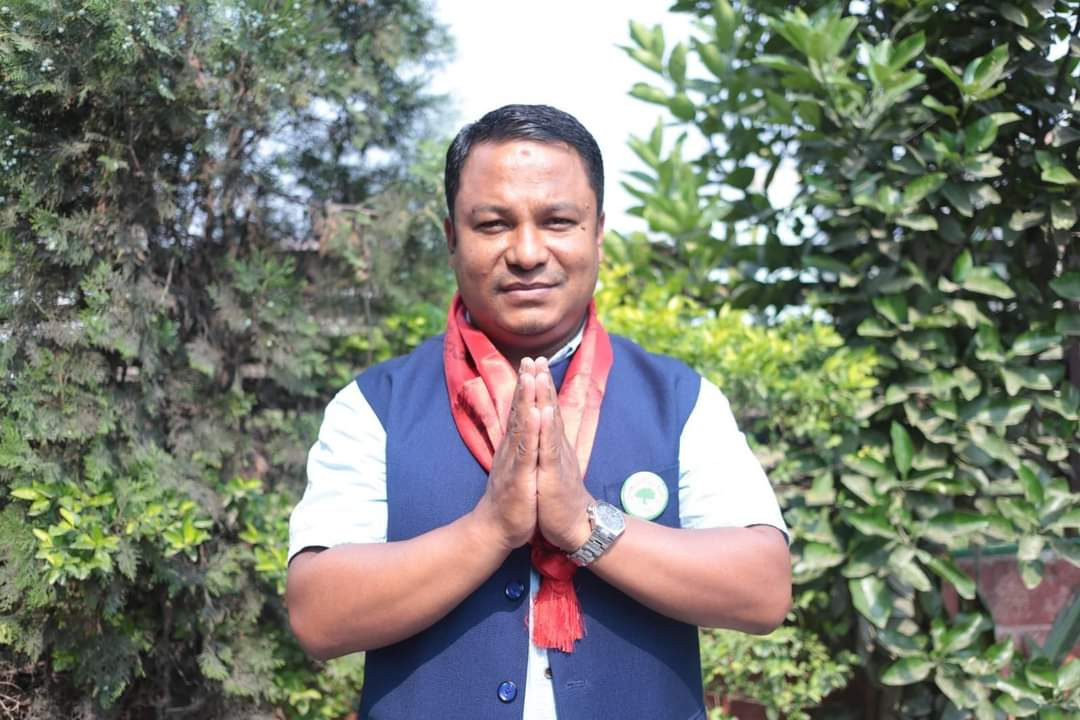 अहिलेका मेयरसा'ब शासक बन्न खोज्नुभयो, हामी सेवक बन्न आएका छाैं : सुरेन्द्र श्रेष्ठ