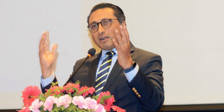राष्ट्र बैंकमा राजनीतिक अभिष्ट साँध्नुहुँदैनः अर्थमन्त्री डा वाग्ले