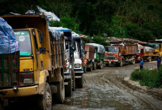 स्थानीयको अवरोधले काठमाडौँ उपत्यकाको फोहर विसर्जन रोकियो