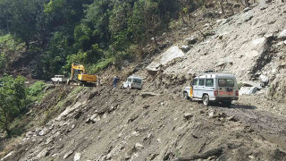 छ दिनदेखि अवरुद्ध बेँसीसहर–चामे सडक सञ्चालनमा