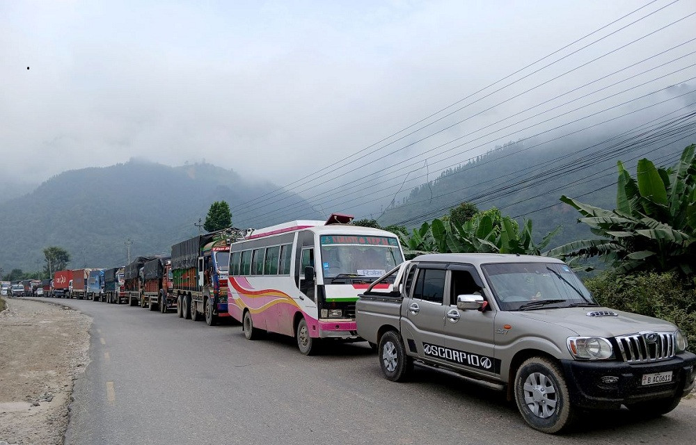 पृथ्वी राजमार्गमा आज रातिदेखि भोलि बिहानसम्म सवारी सञ्चालनमा रोक