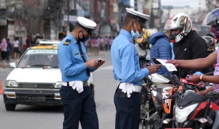 दाङमा ट्राफिक प्रहरीद्वारा १ करोड ५० लाख भन्दा बढी राजश्व सङ्कलन