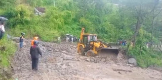 प्रमुख राजमार्गमा आवागमन प्रभावित, अरनिको राजमार्ग पूर्ण अवरुद्ध