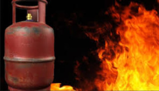 ग्यास सिलिण्डर चुहावटहुँदा वृद्धा घाइते
