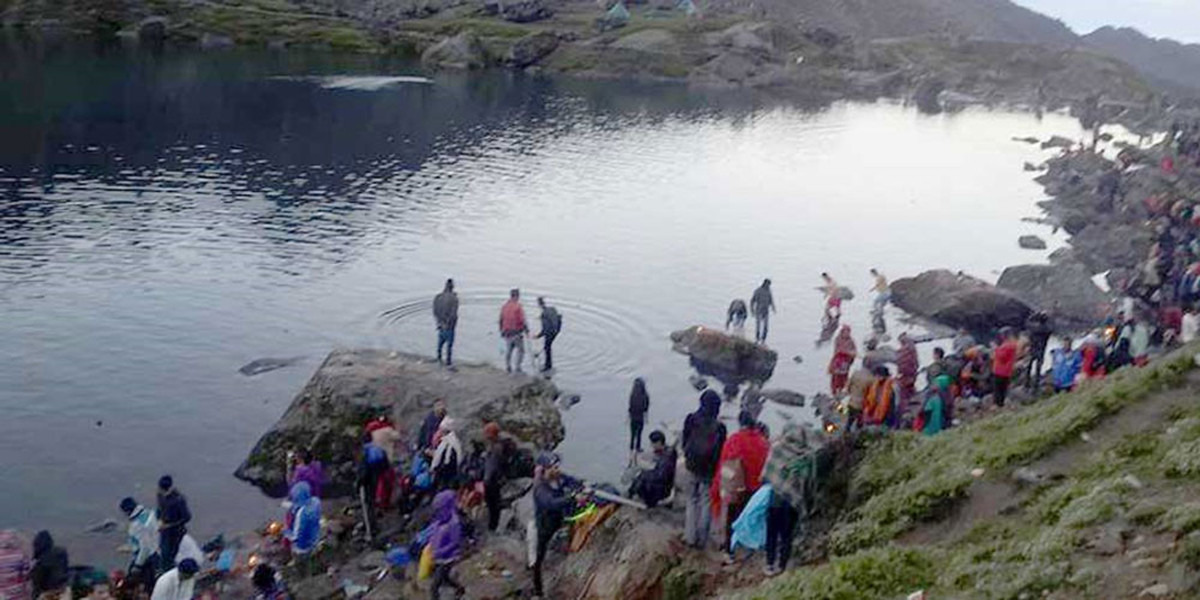 गोसाइँकुण्ड मार्गका चार स्थानमा स्वास्थ्य शिविर