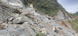 छारेभिरमा पहिरो खसेपछि कर्णाली करिडोर ठप्प