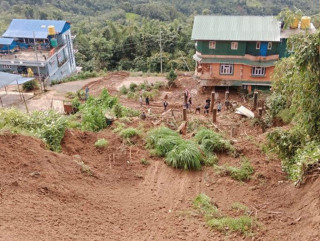 एउटै वडाका ६० घर पहिरोको जोखिममा