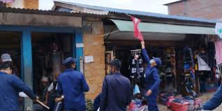 जनकपुरधाममा निर्वाचन आचारसंहिता विपरीतका प्रचार सामग्री हटाइयो