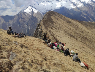 अनुमतिविना यार्सागुम्बा सङ्कलन गर्न गएका २५ जना नियन्त्रणमा
