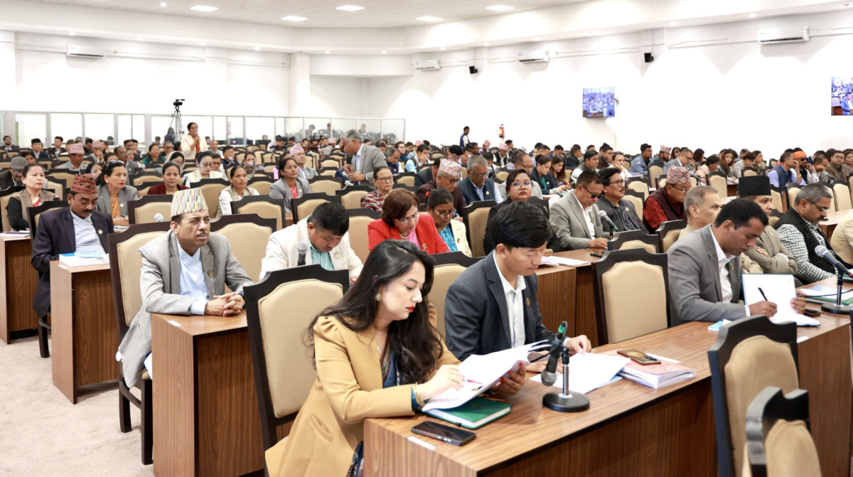 राष्ट्रिय सहमतिमा संविधान संशोधन गर्नुपर्ने