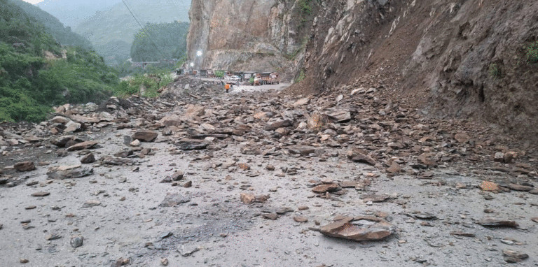 देशका विभिन्न छ सडकखण्ड पूर्ण रूपमा अवरुद्ध, ११ आंशिक सञ्चालनमा