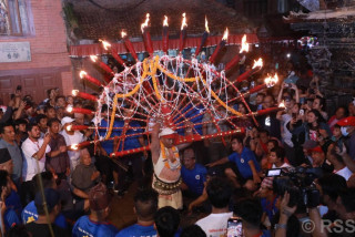 जिब्रो छेड्ने वीरेन्द्र श्रेष्ठलाई दुई लाखसहित सम्मान