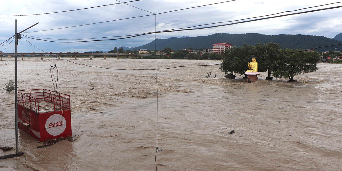 नारायणीको बाढी खतराको तह नजिक, गण्डक ब्यारेजका सबै ढोका खुला