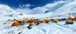मनाङमा हिमपहिरो, १० जना सम्पर्कविहीन