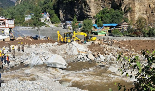 पहिरो र नदी कटानले ३ दिनदेखि मुस्ताङ सम्पर्कविहीन