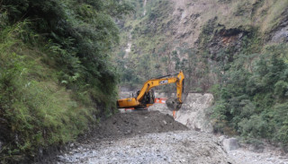 बेनी-जोमसोम सडक मर्मत तीव्र, यसै साता यातायात खुलाउने लक्ष्य
