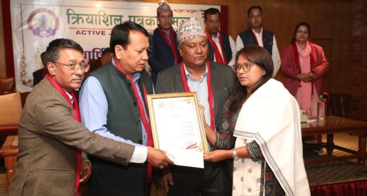 मुख्यमन्त्री र नगर प्रमुख सम्मानित, पत्रकार टेकराज थामीलाई मरणोपरान्त पत्रकारिता पुरस्कार