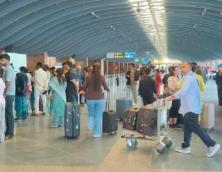 दसैँमा पनि  रोजगारीकै खोजीमा देश छाड्दै नेपाली