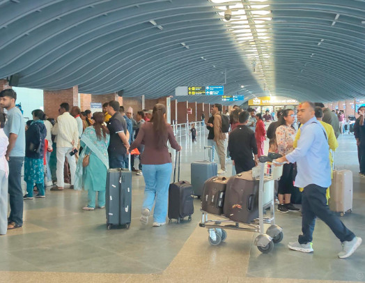दसैँमा पनि  रोजगारीकै खोजीमा देश छाड्दै नेपाली